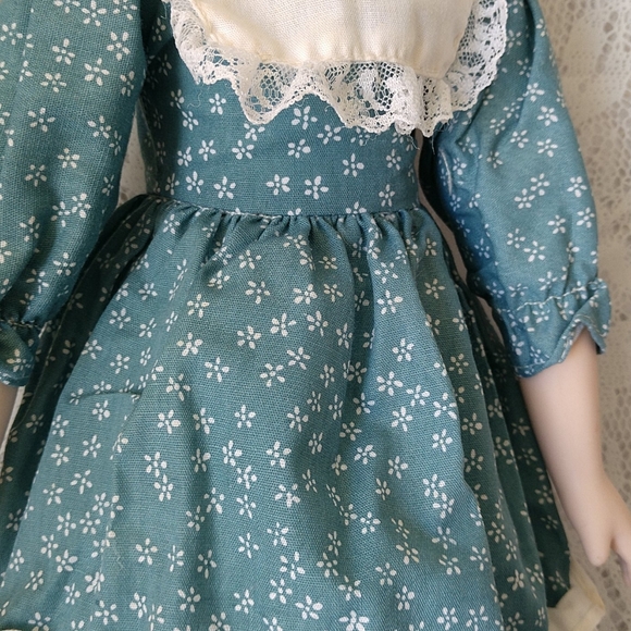 Vintage Porcelain Sad Face Girl Doll - Picture 4 of 9